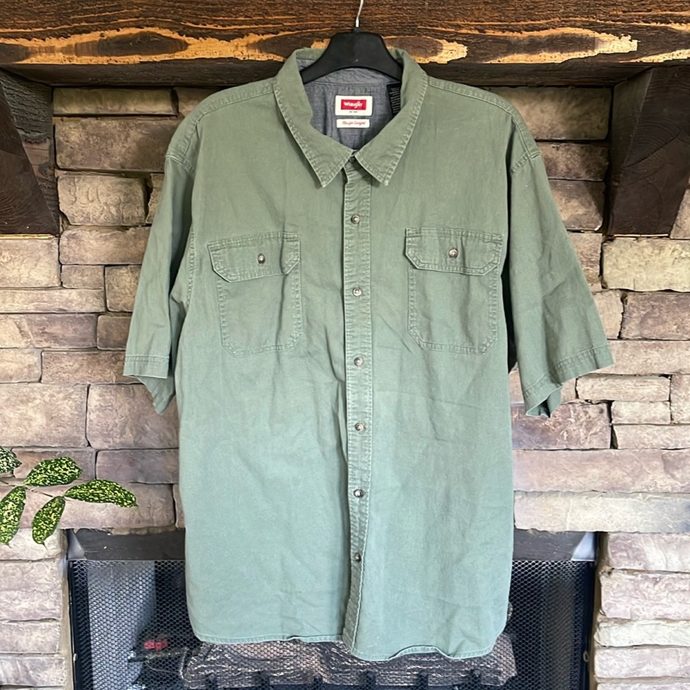 Wrangler men’s green button down shirt
